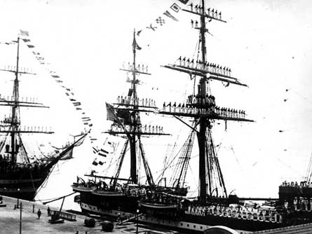 nave Vespucci e nave Colombo navigano assieme