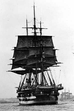 nave Vespucci e nave Colombo navigano assieme