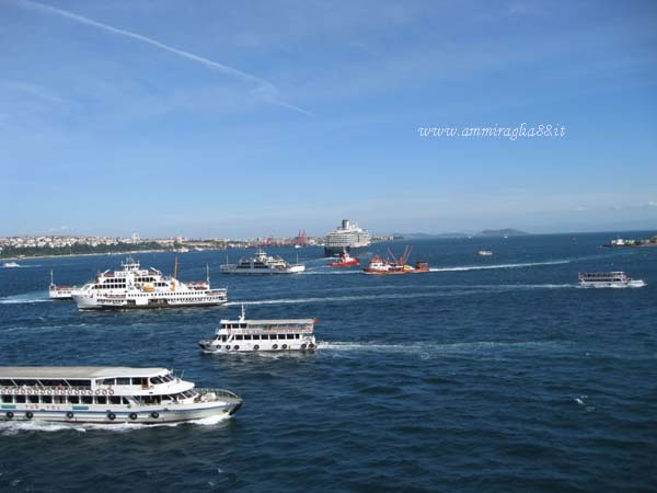 traffico navale nel porto di Istanbul