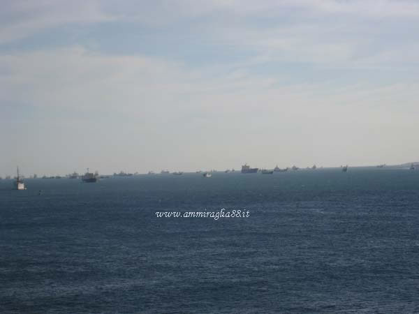 navi in arrivo nel porto di Istanbul