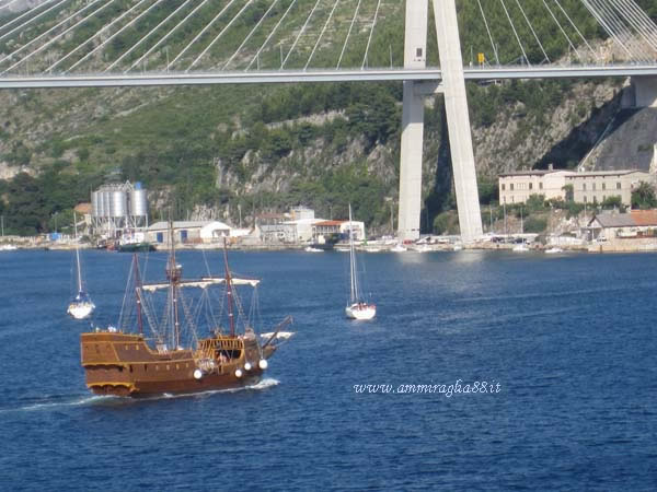 un veliero nel porto di Dubrovnik