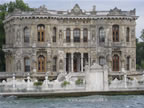 antico palazzo lungo il Bosforo Istanbul Turchia