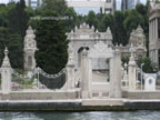 palazzo antico lungo il Bosforo Istanbul Turchia