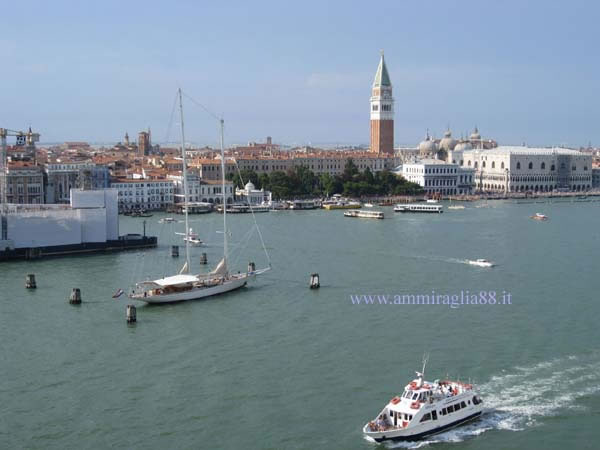 Canale della Giudecca a Venezia piazza san marco