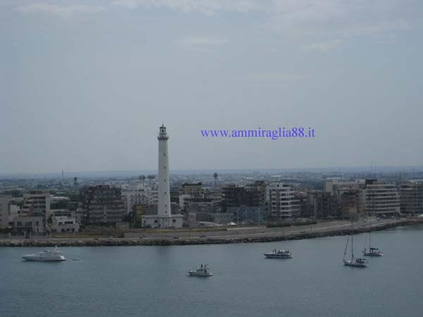 il faro del porto di Bari