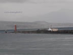 onde e mare mosso al porto di napoli