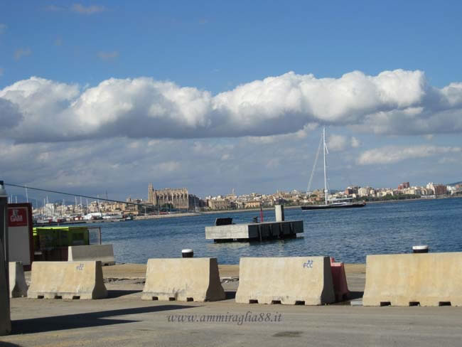 cattedrale vista dal porto di Palma di Majorca
