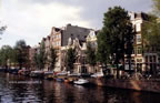 viaggio in Olanda le case tipiche lungo un canale