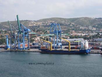 nave portacontainer porto marsiglia