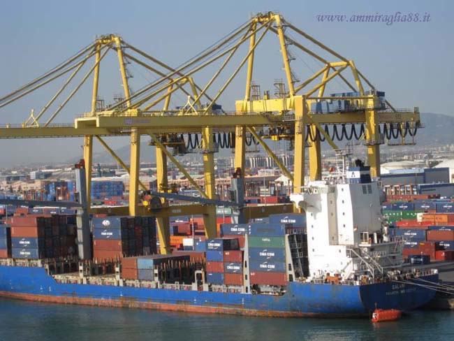 crociera nave Costa Diadema gru del porto portacontainer