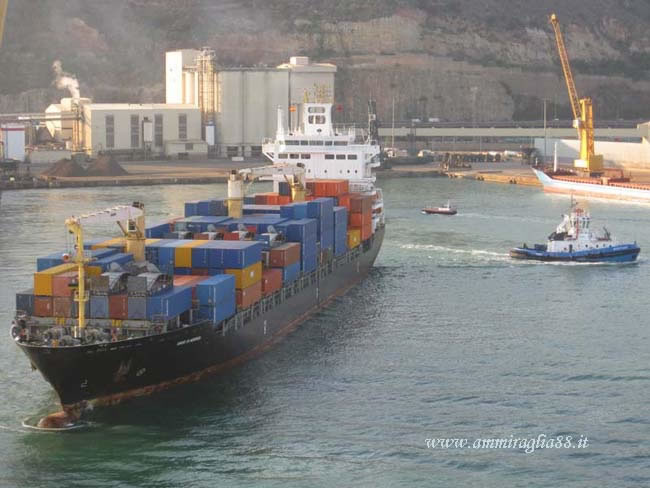 crociera nave Costa Diadema portacontainer carica salpa