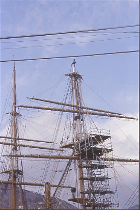 impalcatura lavori su nave scuola Amerigo Vespucci