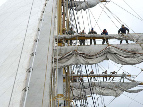 vele del veliero nave scuola Amerigo Vespucci