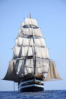 vele spiegate nave scuola Amerigo Vespucci